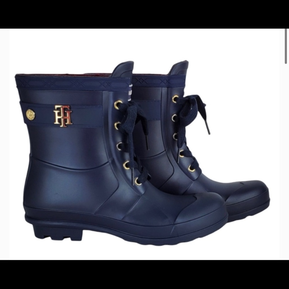Tommy Hilfiger, size 9 women’s, gently used. - Picture 1 of 1